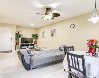 2824 S Bartell Drive - Photo Thumbnail 2