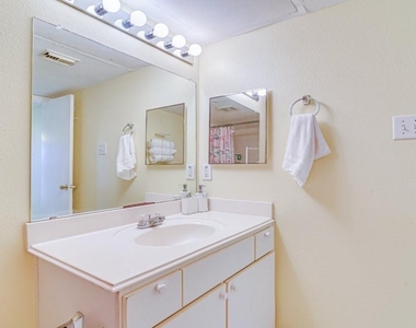 2824 S Bartell Drive - Photo Thumbnail 9