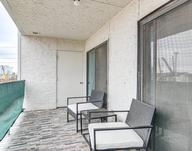 2824 S Bartell Drive - Photo Thumbnail 11