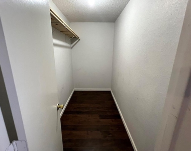 6327 Goforth Street - Photo Thumbnail 8