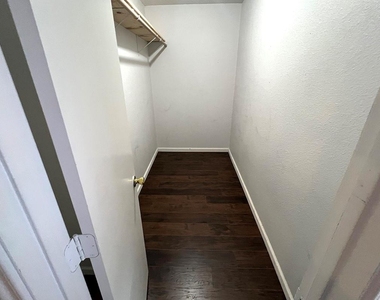 6327 Goforth Street - Photo Thumbnail 9