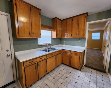 36 18th Avenue N - Photo Thumbnail 8