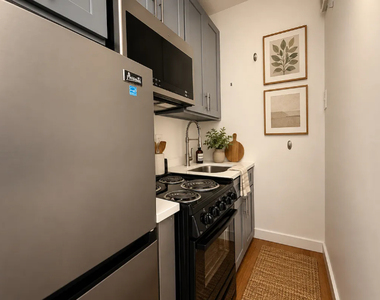4 West 90th Street - Photo Thumbnail 3