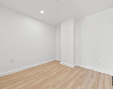 4 Avenue - Photo Thumbnail 4
