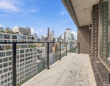 4 Avenue - Photo Thumbnail 13