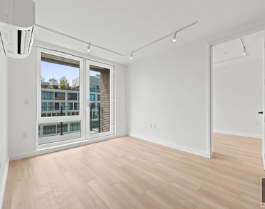 4 Avenue - Photo Thumbnail 1