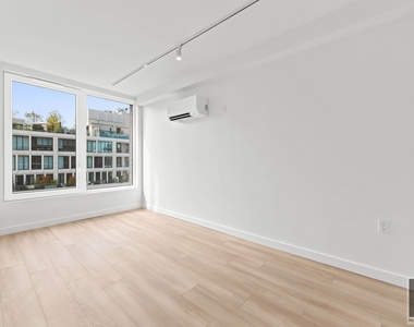4 Avenue - Photo Thumbnail 6