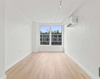4 Avenue - Photo Thumbnail 5