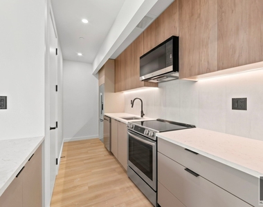 4 Avenue - Photo Thumbnail 2