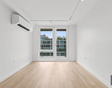 4 Avenue - Photo Thumbnail 4