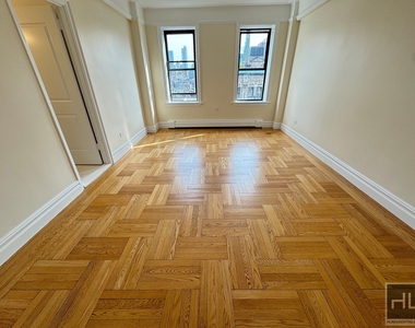 West 79 Street - Photo Thumbnail 2