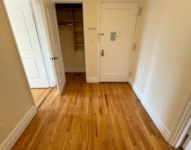 West 79 Street - Photo Thumbnail 4