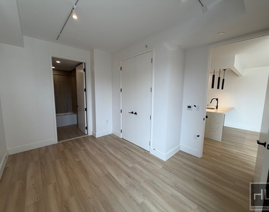4 Avenue - Photo Thumbnail 3