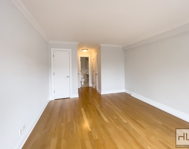 East 65th Street - Photo Thumbnail 8
