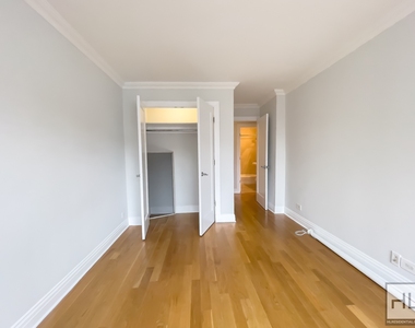 East 65th Street - Photo Thumbnail 6