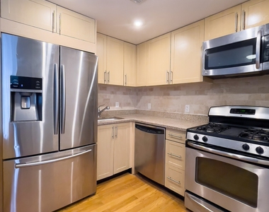 East 65th Street - Photo Thumbnail 4