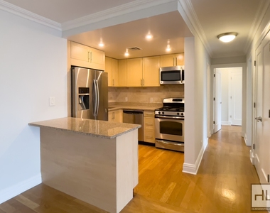 East 65th Street - Photo Thumbnail 2