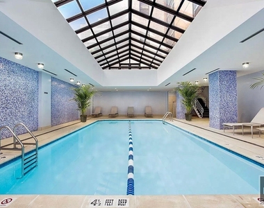 East 58th Street - Photo Thumbnail 9