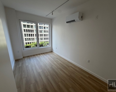 4 Avenue - Photo Thumbnail 9