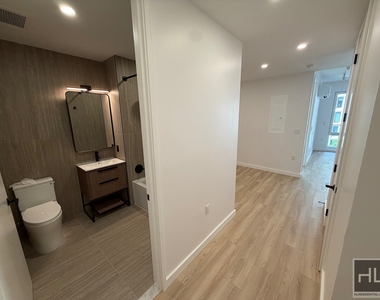 4 Avenue - Photo Thumbnail 2