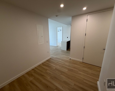 4 Avenue - Photo Thumbnail 6
