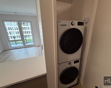 4 Avenue - Photo Thumbnail 7