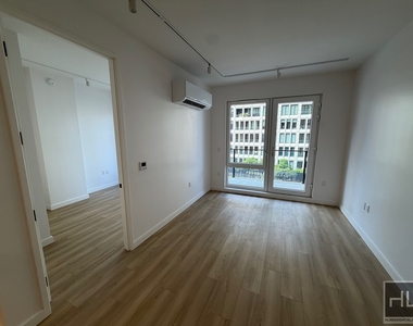4 Avenue - Photo Thumbnail 8