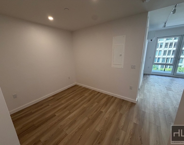 4 Avenue - Photo Thumbnail 5