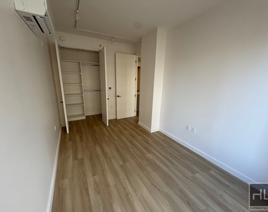 4 Avenue - Photo Thumbnail 10