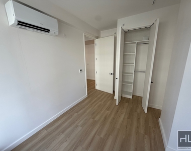 4 Avenue - Photo Thumbnail 12