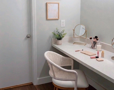 4001 Tanglewilde Street - Photo Thumbnail 20