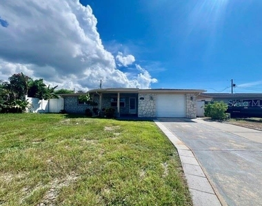 3916 Cedarwood Drive - Photo Thumbnail 2