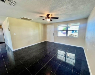 3916 Cedarwood Drive - Photo Thumbnail 6