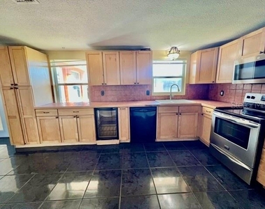 3916 Cedarwood Drive - Photo Thumbnail 16