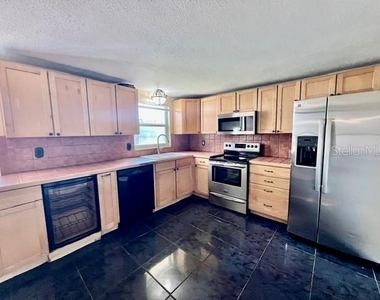 3916 Cedarwood Drive - Photo Thumbnail 20