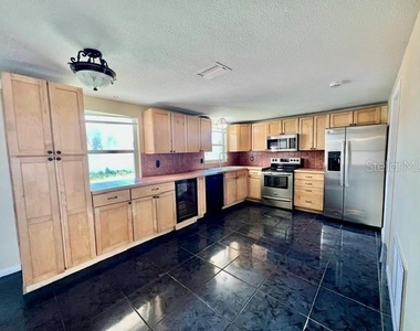 3916 Cedarwood Drive - Photo Thumbnail 14