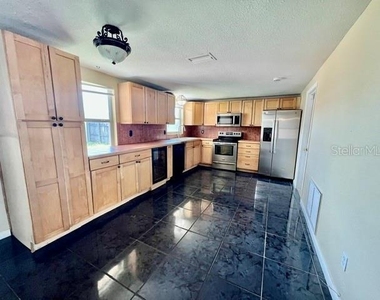 3916 Cedarwood Drive - Photo Thumbnail 13