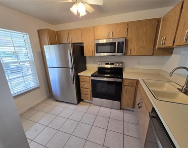 2919 Westmoreland Court - Photo Thumbnail 6