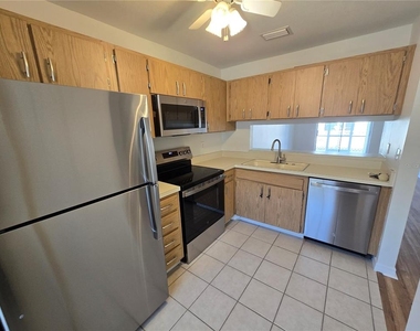 2919 Westmoreland Court - Photo Thumbnail 8