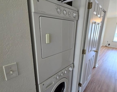2919 Westmoreland Court - Photo Thumbnail 10