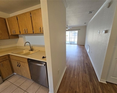 2919 Westmoreland Court - Photo Thumbnail 2