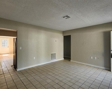 7919 Grand Boulevard - Photo Thumbnail 3