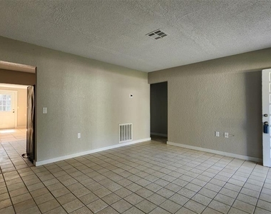 7919 Grand Boulevard - Photo Thumbnail 4