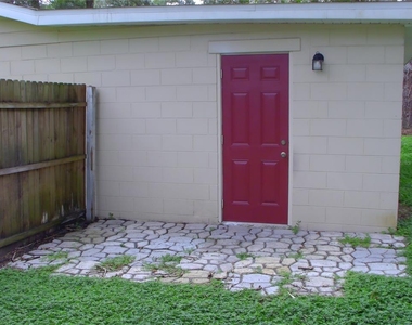 1112 E Winnemissett Avenue - Photo Thumbnail 1