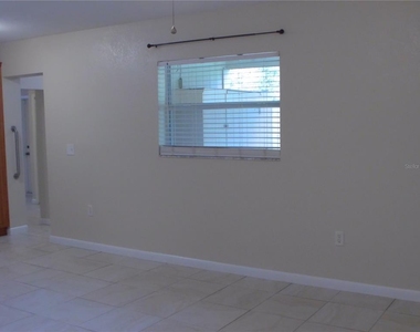 1112 E Winnemissett Avenue - Photo Thumbnail 5