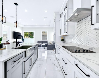 4020 W Arch Street - Photo Thumbnail 15