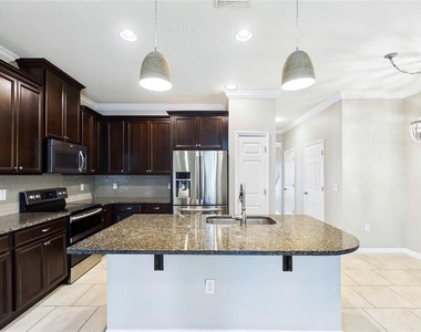 4052 70th Terrace N - Photo Thumbnail 9