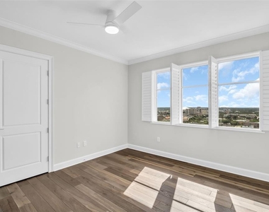 300 Beach Drive Ne - Photo Thumbnail 33