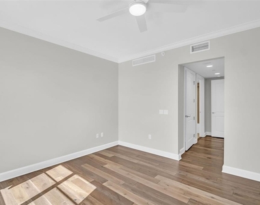 300 Beach Drive Ne - Photo Thumbnail 42