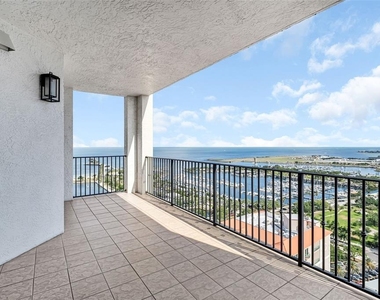 300 Beach Drive Ne - Photo Thumbnail 4